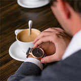 Fashionable Modern Men's Quartz Watch with Calendar Feature