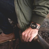 Fashionable Modern Men's Quartz Watch with Calendar Feature