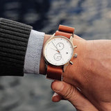 Fashionable Modern Men's Quartz Watch with Calendar Feature