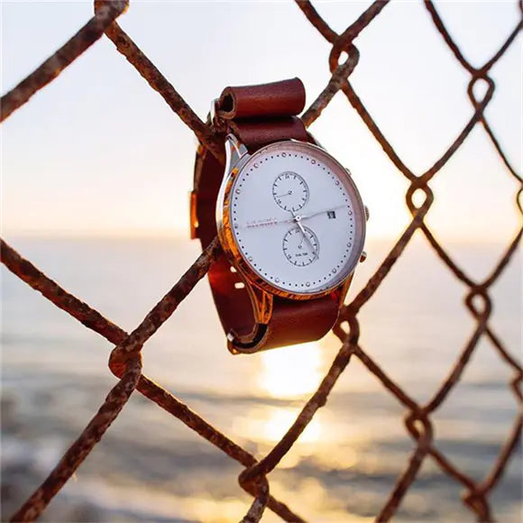 Fashionable Modern Men's Quartz Watch with Calendar Feature