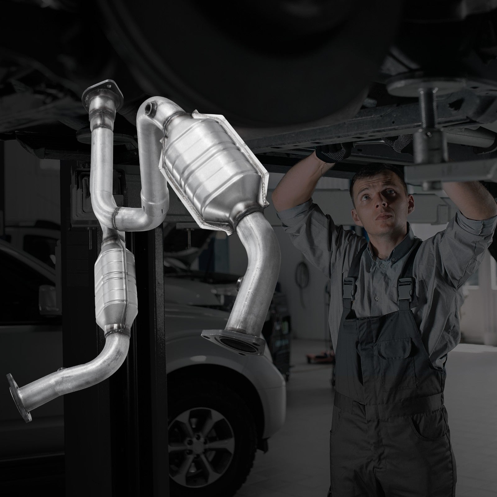 VEVOR Catalytic Converter Compatible with Cadillac Chevy GMC 4.3L V6 4.8L/5.3L